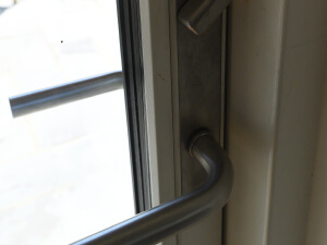 Lacuna Door handle with thumbturn