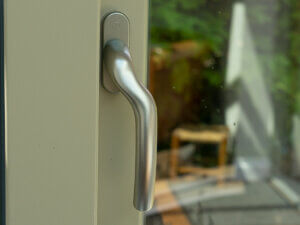 STM non locking window handle 