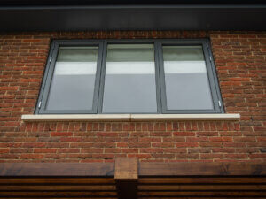 Side hung windows with central fixed pane