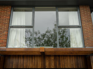 Topguided and fixedlight configured alu clad windows