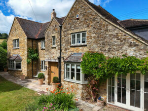 RAL 7032 Aluminium clad timber windows in a cotswold home 04